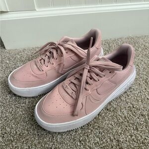 Nike Women's Pink Sneakers